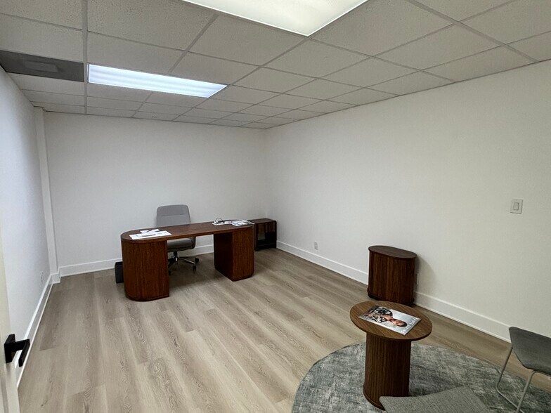 More Photos Of 901 NE 79th St, Miami Office For Lease
