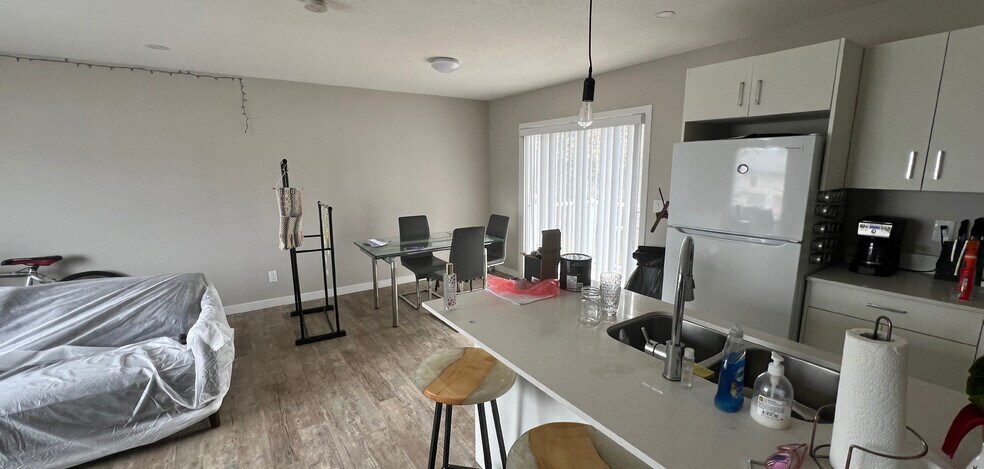 More Photos Of 5014 53 St, Camrose Apartments For Sale