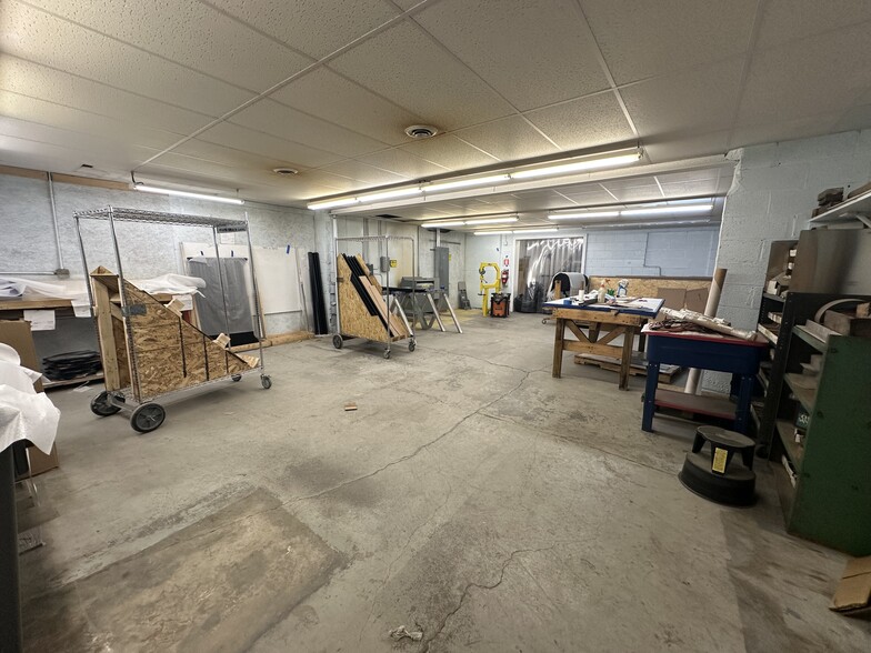 More Photos Of 1035-1037 Montgomery St S, Syracuse Light Manufacturing For Sale