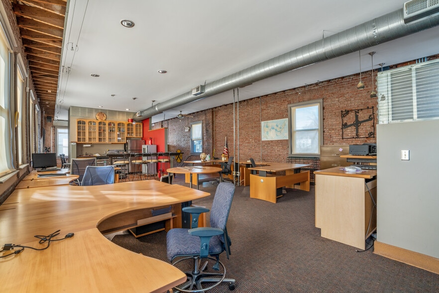 More Photos Of 2510 E 85th St, Kansas City Flex For Sale