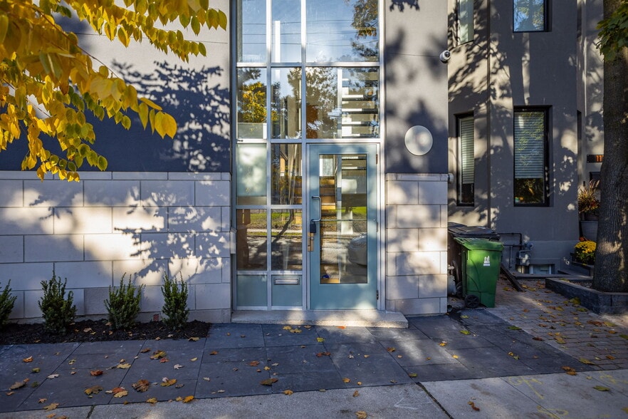 More Photos Of 115 Walnut Ave, Toronto Office For Sale