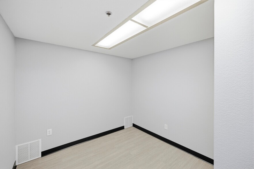 More Photos Of 449-477 Denver Ave, Loveland Light Distribution For Lease