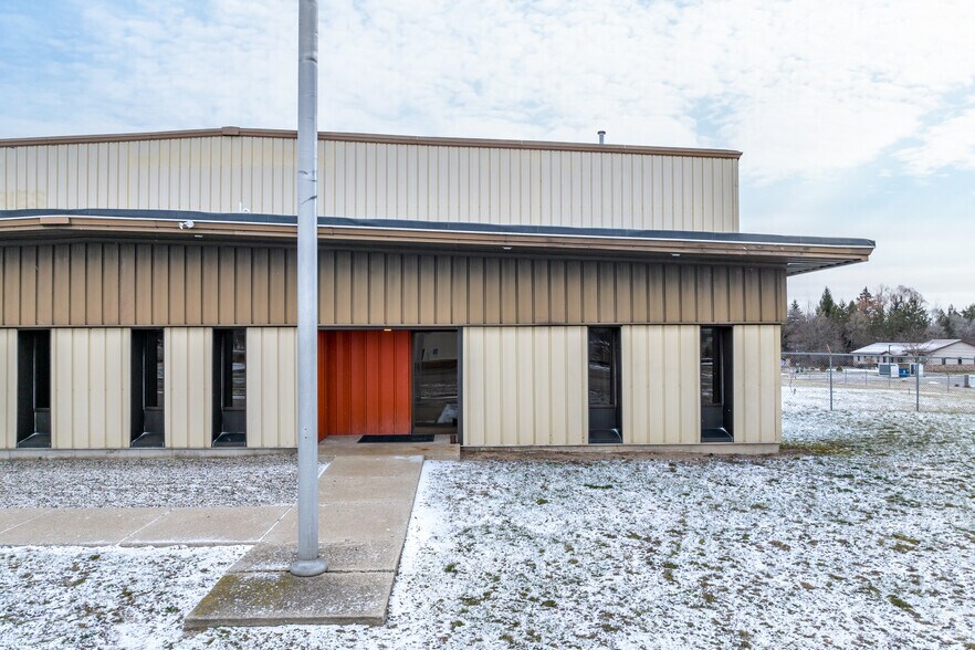 More Photos Of 651 Columbus Ave, West Branch Warehouse For Lease