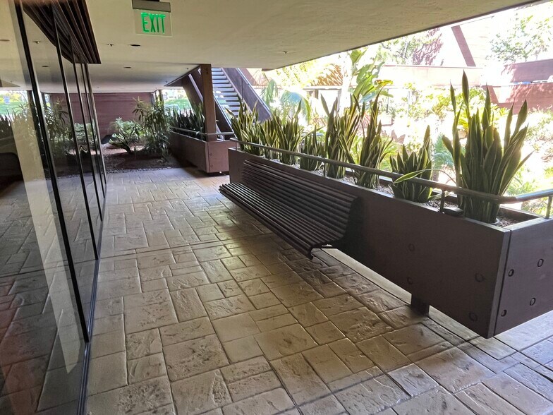 More Photos Of 445 Marine View Ave, Del Mar Office For Lease