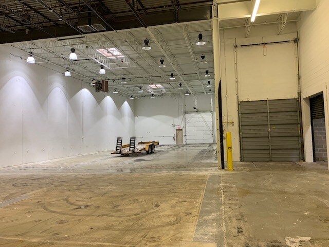 More Photos Of 345 Memorial Dr, Crystal Lake Showroom For Sale