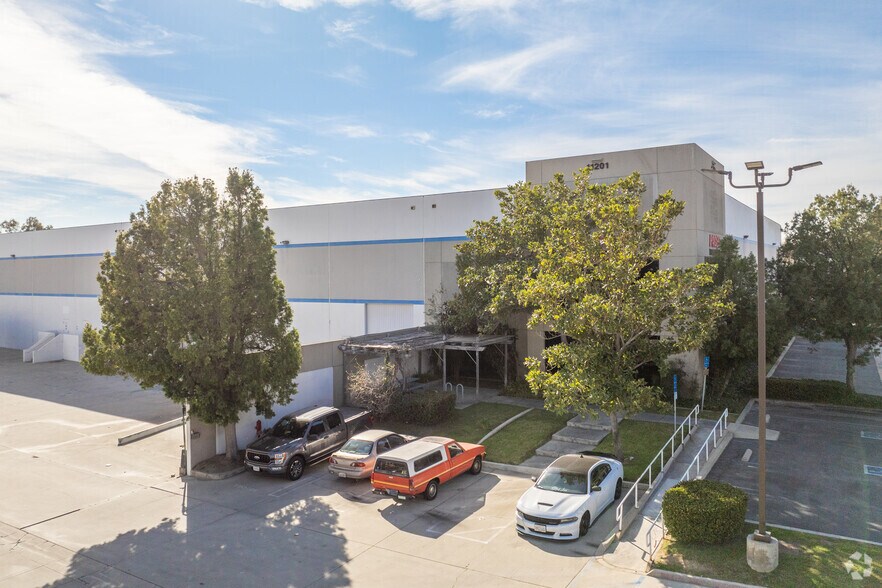 More Photos Of 11201 Jersey Blvd, Rancho Cucamonga Warehouse For Lease