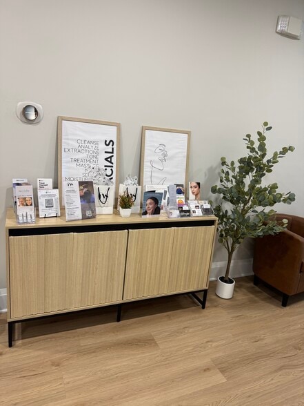 More Photos Of 610 Colonial Park Dr, Roswell Medical For Lease