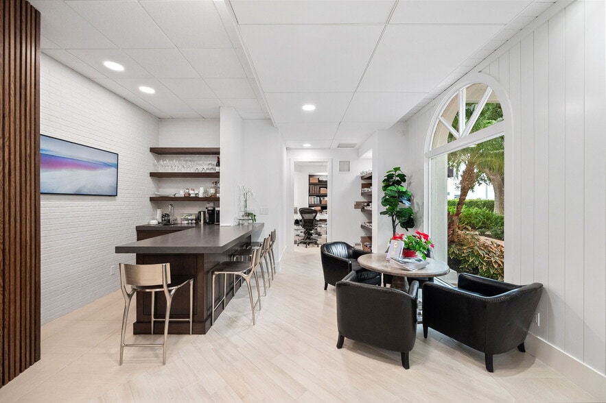 More Photos Of 292-296 14th Ave S, Naples General Retail For Lease