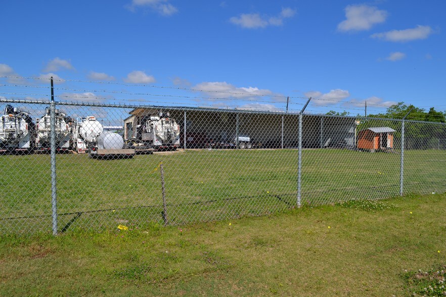 More Photos Of 7020 FM 3180 Rd, Baytown Distribution For Sale