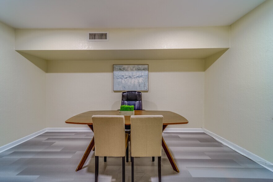 More Photos Of 1275-1279 Cleveland St, Clearwater Medical For Lease