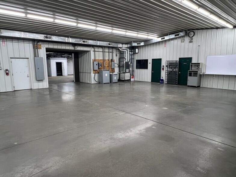 More Photos Of 69 Bagwell Mill Rd, Arden Warehouse For Lease