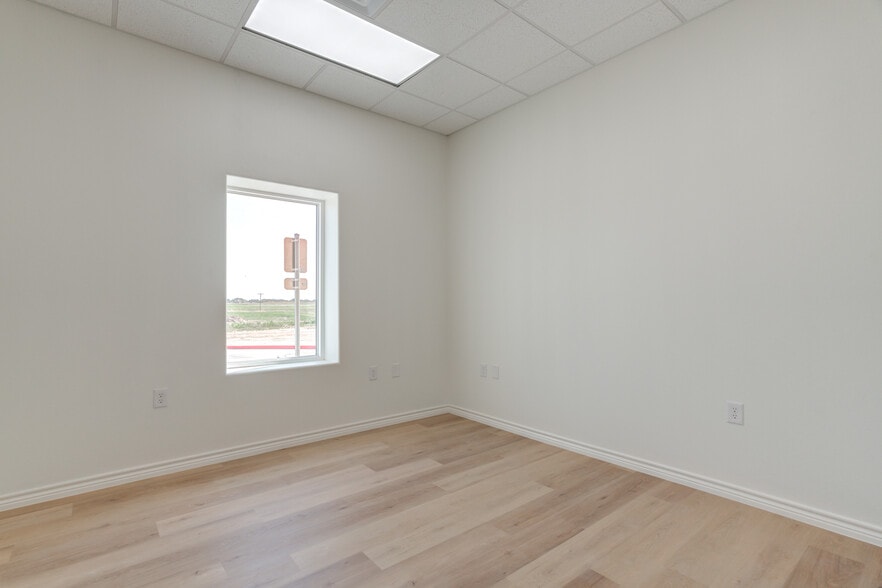 More Photos Of 9014 County Road 6820, Lubbock Distribution For Lease