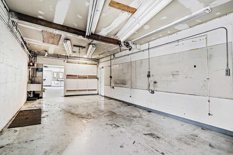 More Photos Of 240 Columbus st, Lithopolis Auto Repair For Sale