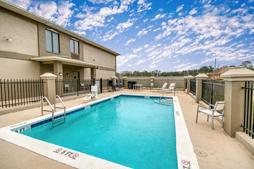 More Photos Of 85 River Park Dr, Midway Hotel For Sale