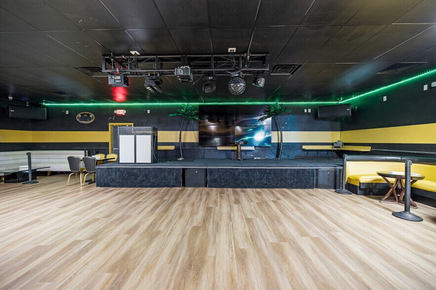 More Photos Of 4465 E Sahara Ave, Las Vegas Bar For Sale