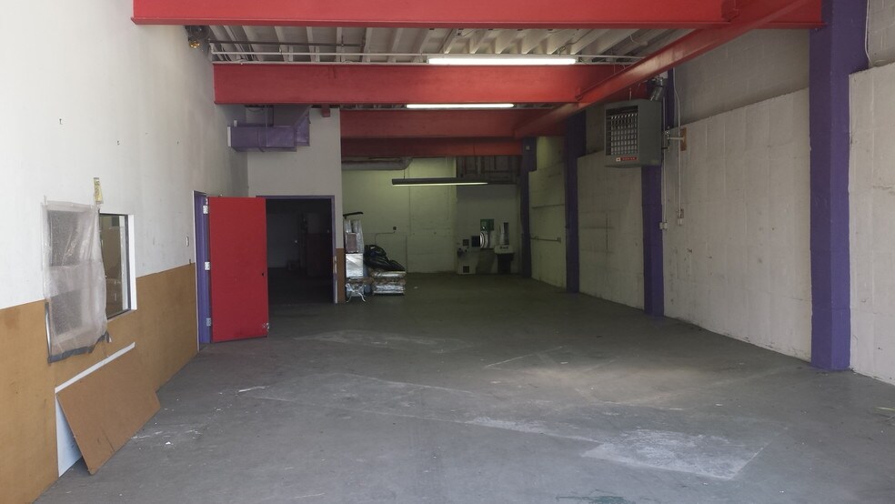 More Photos Of 16 Weyman Ave, New Rochelle Freestanding For Lease