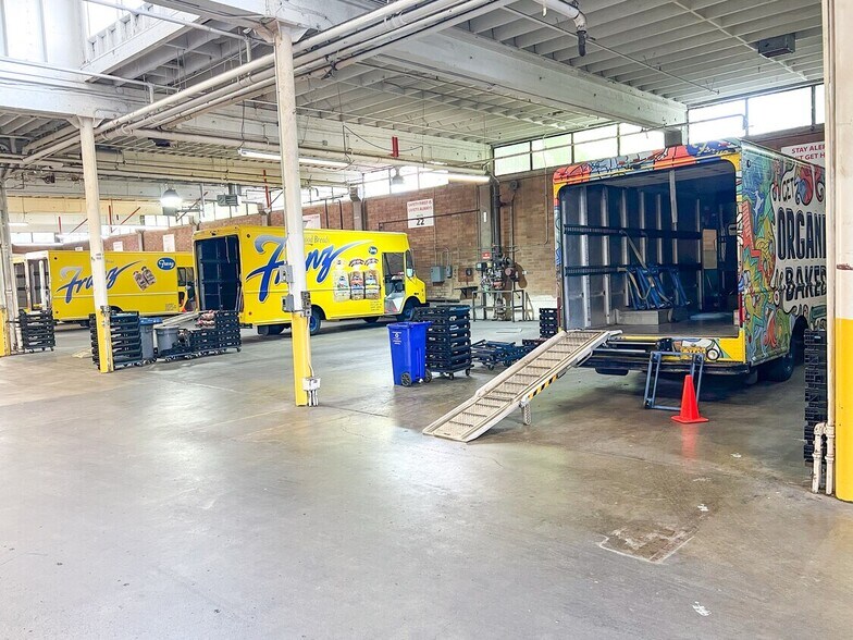 More Photos Of 1011 SE Oak St, Portland Industrial For Sale