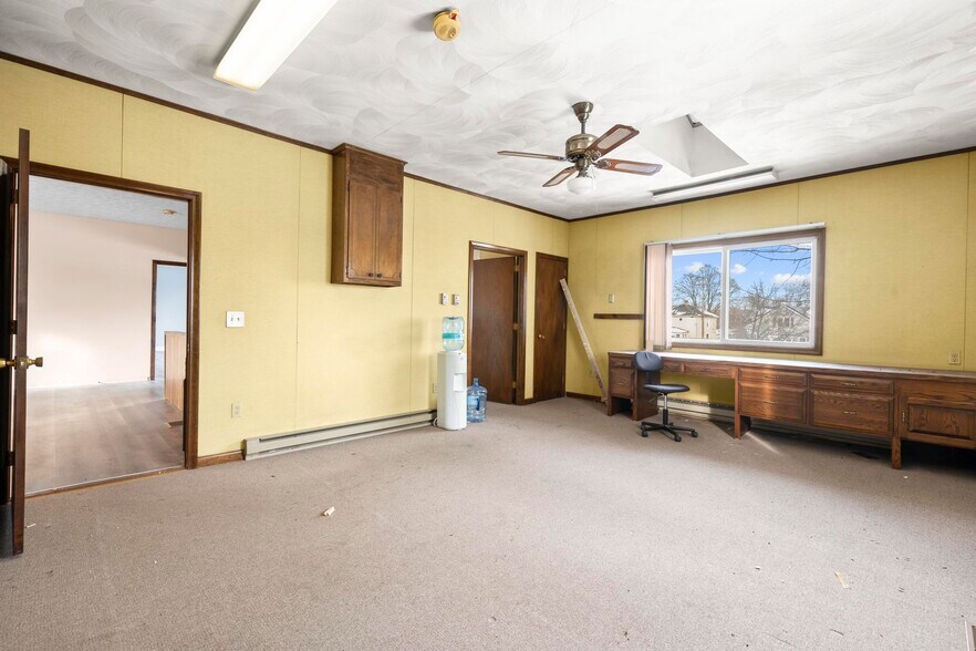 More Photos Of 62 Newton Ave, Plainville Auto Repair For Lease