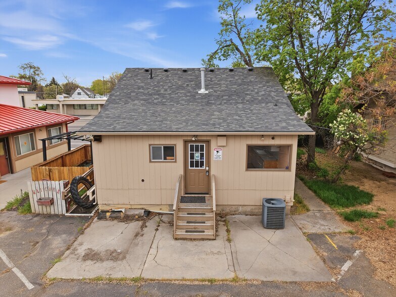 More Photos Of 819 12th Ave S, Nampa Storefront For Sale