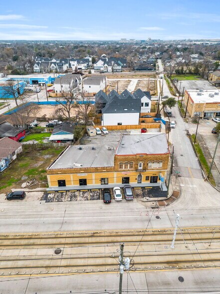 More Photos Of 5208 Harrisburg Blvd, Houston Storefront For Lease