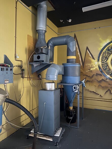 More Photos Of 7108 S Oglesby Ave, Chicago General Retail For Lease