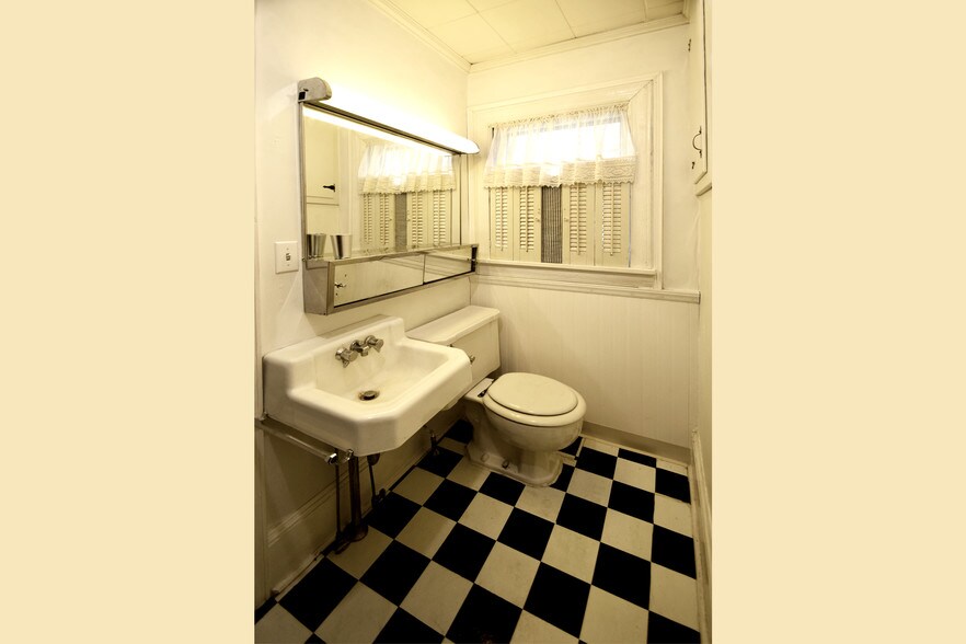 More Photos Of 2306 S Cannon Blvd, Kannapolis Office Residential For Sale