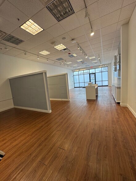 More Photos Of NWQ 95th St & 7 Western Ave, Evergreen Park Unknown For Lease