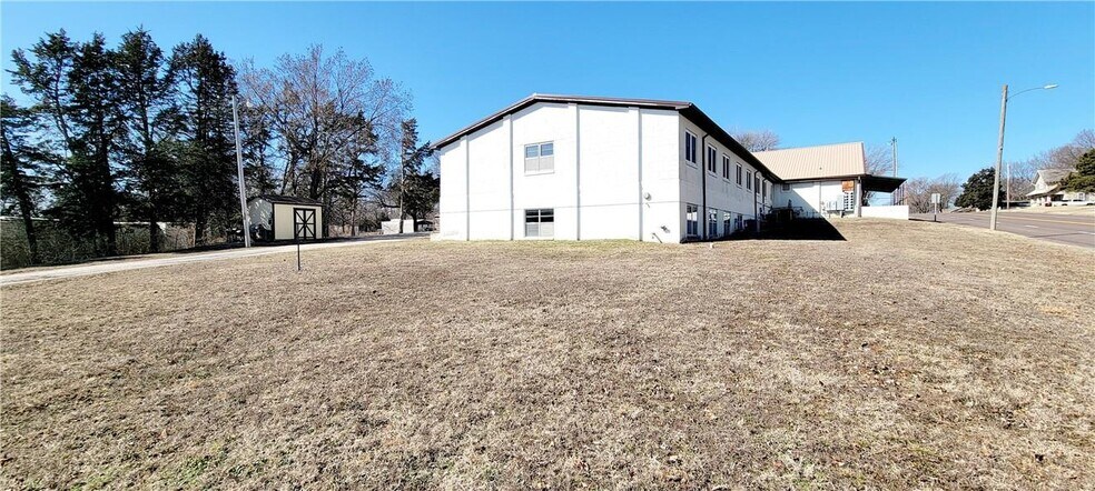 More Photos Of 600 E Mary St, Yates Center Apartments For Sale