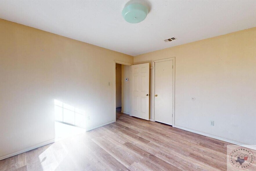 More Photos Of 120 37th st, Texarkana Apartments For Sale