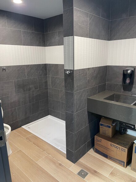 More Photos Of 640 Cypress Ave, Hermosa Beach Warehouse For Lease
