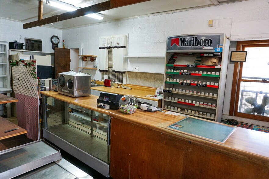 More Photos Of 109 Wilburn Valley Rd, Pearisburg General Retail For Sale