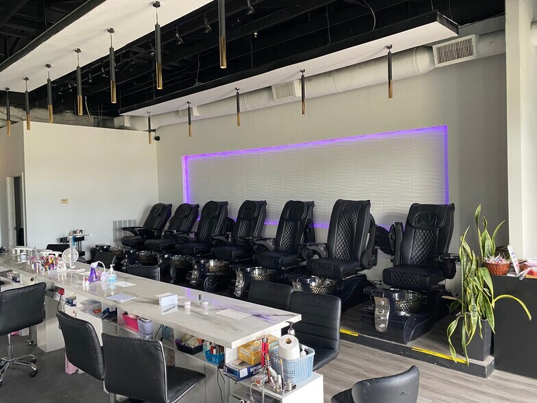 More Photos Of 350 SW Greenwich Dr, Lee's Summit Storefront Retail Office For Sale