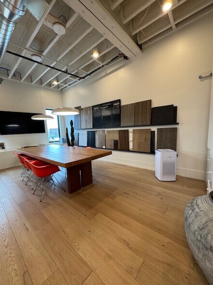 More Photos Of 4554 Forestdale Dr, Park City Showroom For Lease