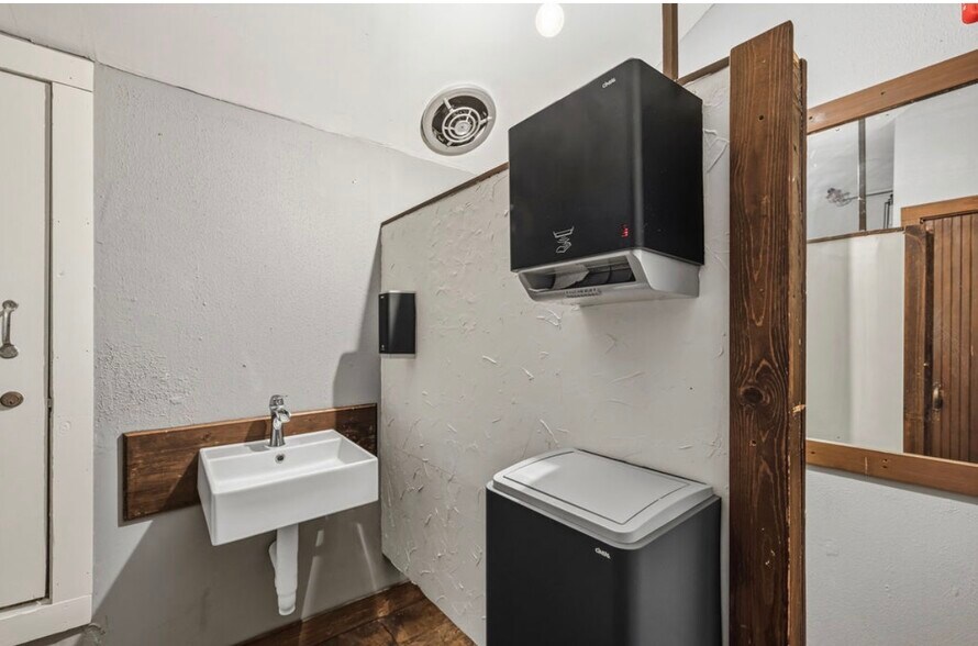 More Photos Of 810 Center St, Lewiston Restaurant For Sale