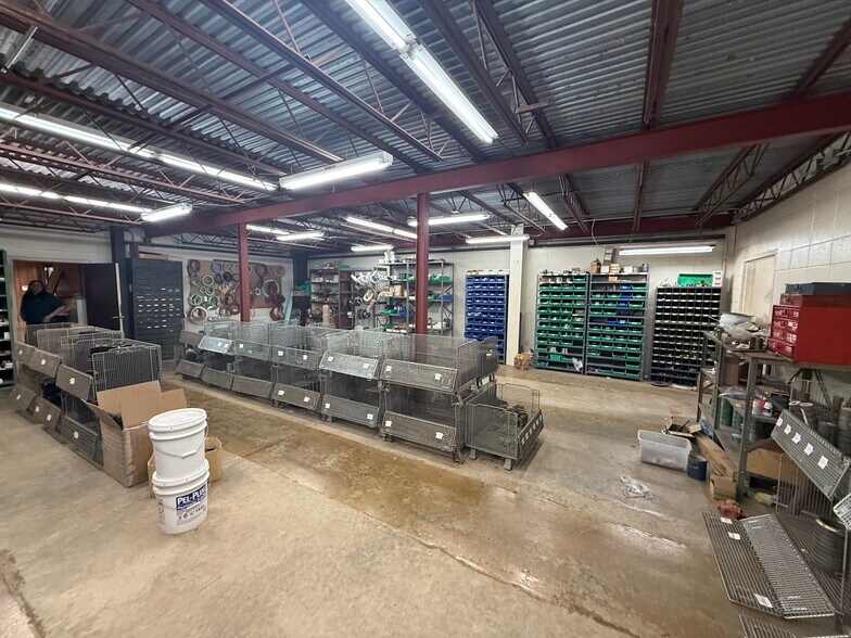More Photos Of 2015 S Main St, Stuttgart Warehouse For Sale