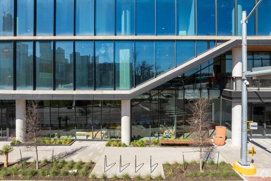 More Photos Of 924 E 7th St, Austin Coworking Space