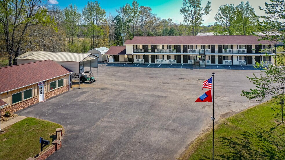 More Photos Of 8546 Edgemont Rd, Greers Ferry Hotel For Sale