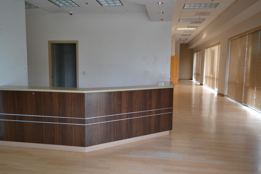 More Photos Of 17966 N Tamiami Trl, North Fort Myers Storefront Retail Office For Lease