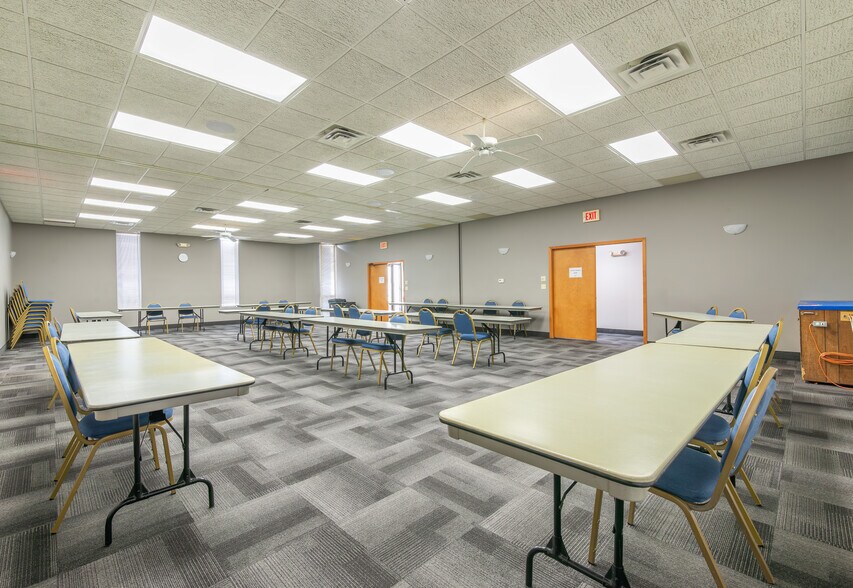 More Photos Of 210 W Spring St, Freeport Office For Sale