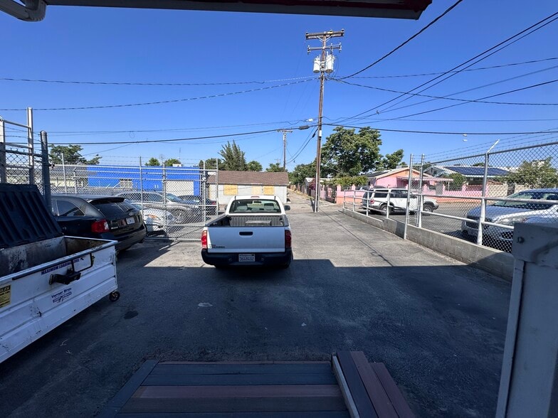 More Photos Of 409-413 N Chester Ave, Bakersfield Auto Repair For Sale