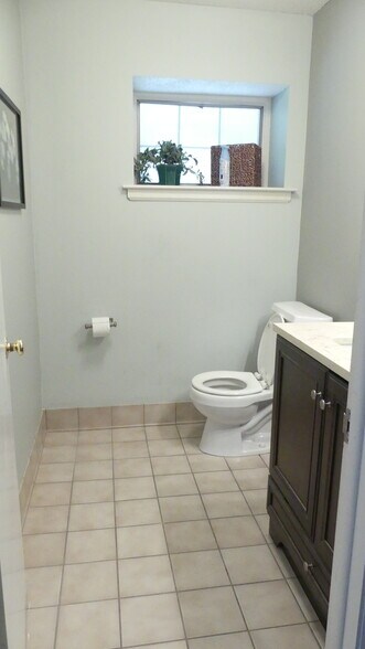 More Photos Of 23 Amity Rd, Bethany Medical For Lease