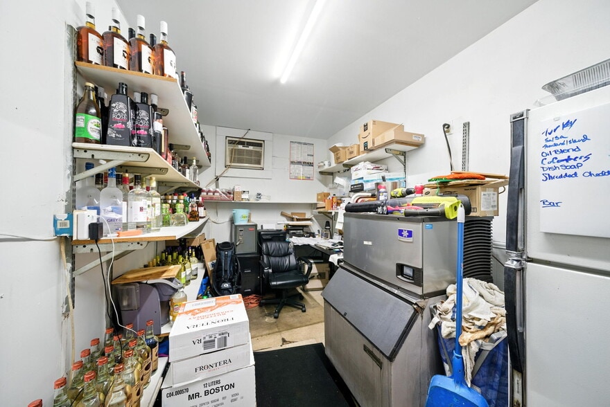 More Photos Of 260 Espanong Rd, Lake Hopatcong Restaurant For Sale