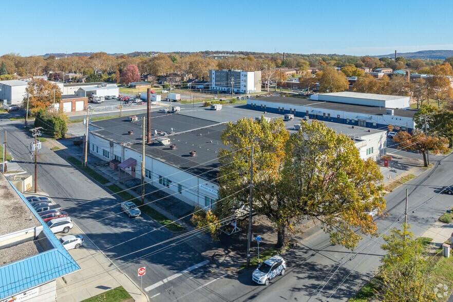 More Photos Of 951 S 13th St, Harrisburg Flex For Sale