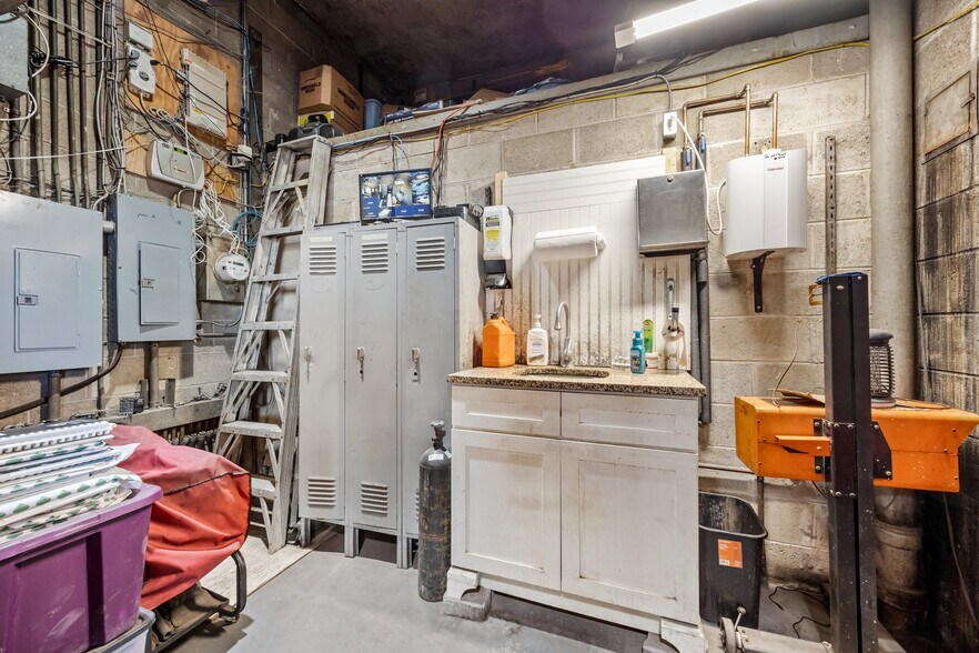 More Photos Of 2304 Huntingdon Pike, Huntingdon Valley Auto Repair For Sale