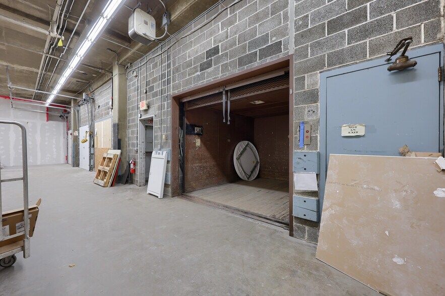 More Photos Of 1515 Lititz Pike, Lancaster Storefront For Lease