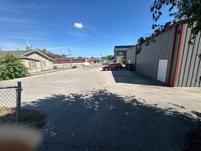 More Photos Of 701 Chestnut St, Bowling Green Industrial For Lease