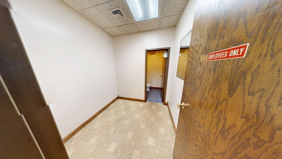 More Photos Of 990 2nd Ave, Gallipolis Freestanding For Lease