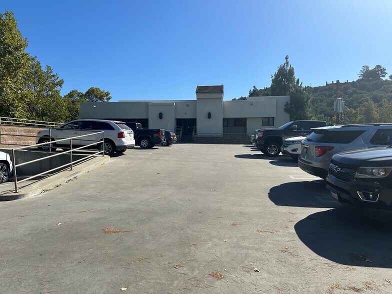 More Photos Of 2028 Village Ln, Solvang Medical For Lease