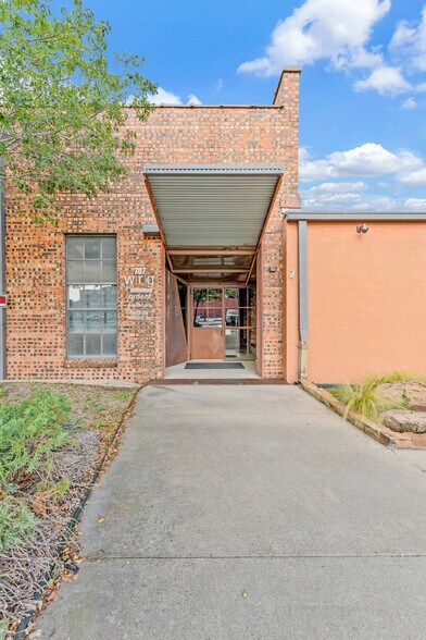 More Photos Of 707 W Vickery Blvd, Fort Worth Loft Creative Space For Lease