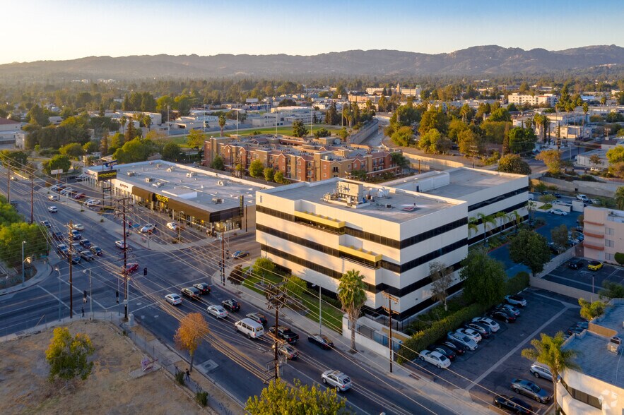 More Photos Of 6800 Owensmouth Ave, Woodland Hills Office For Lease